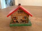 Vintage Houten Spaarpot Huisje Roodkapje hout, Antiek en Kunst, Ophalen of Verzenden