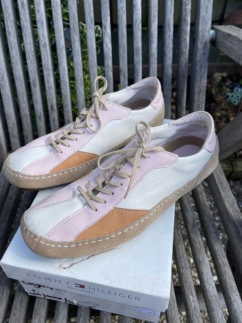 Tommy Hilfiger  Sneakers met veter Gympen, Kleding | Dames, Schoenen, Zo goed als nieuw, Sneakers of Gympen, Beige, Ophalen of Verzenden