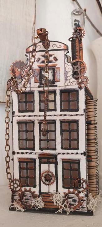 Steampunk grachtenpand zwart / koper 9 x 4 x 20,5 cm beschikbaar voor biedingen