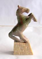 Prachtig spekstenen beeldje steigerend paard. H. 11cm. Nwst., Ophalen of Verzenden, Zo goed als nieuw, Dier