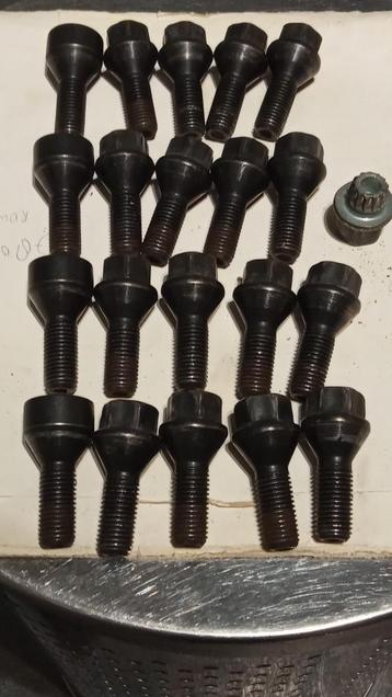 bmw 5 serie complete set wielbouten + slotbouten & sleutel beschikbaar voor biedingen
