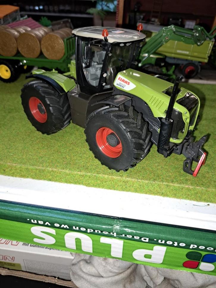 Claas Xerion 5000 van Siku met stocknummer 3271, Hobby en Vrije tijd, Modelauto's | 1:32, Zo goed als nieuw, Tractor of Landbouw
