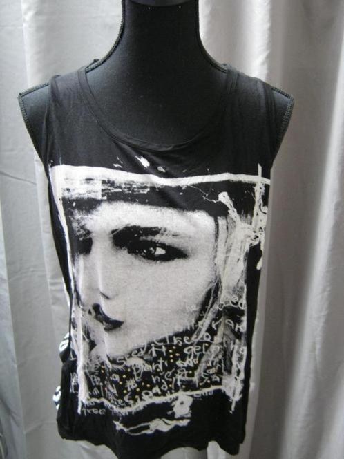 Zwarte top met leuke print maat 36, Kleding | Dames, Tops, Zo goed als nieuw, Maat 36 (S), Zwart, Zonder mouw, Ophalen of Verzenden