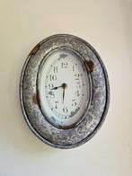 Kleine klok voor aan de muur, Huis en Inrichting, Woonaccessoires | Klokken, Ophalen of Verzenden, Zo goed als nieuw, Analoog