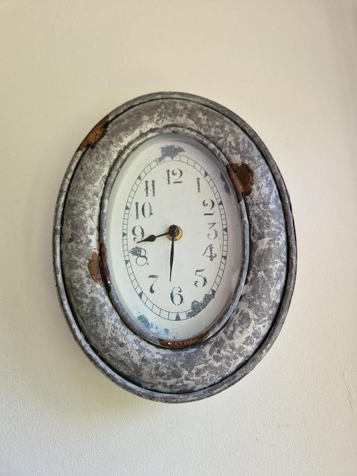 Kleine klok voor aan de muur, Huis en Inrichting, Woonaccessoires | Klokken, Zo goed als nieuw, Wandklok, Analoog, Ophalen of Verzenden