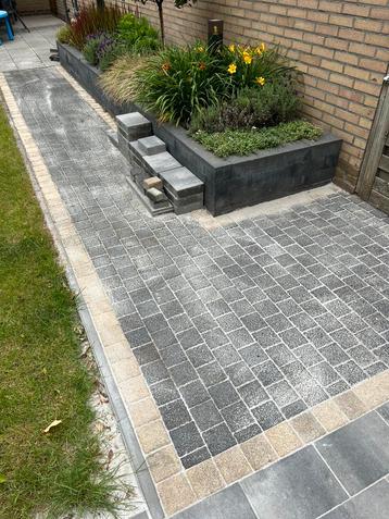 GRATIS Klinkers 10,5x10,5x5cm blauw en geel. Circa 5,5m2. beschikbaar voor biedingen