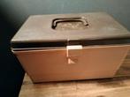 Vintage naaidoos naaibox met wat inhoud., Ophalen of Verzenden, Gebruikt, Overige typen