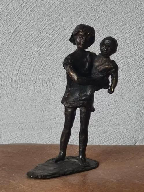 Corry Ammerlaan v Niekerk meisje met broertje of zusje., Antiek en Kunst, Kunst | Beelden en Houtsnijwerken, Ophalen