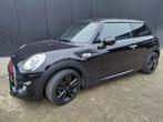 Mini 1.5 Cooper/JCWPakket/ KingsCross/Chili Serious Bis/NAP/, Voorwielaandrijving, 136 pk, 4 stoelen, Leder en Stof