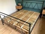 Te koop aangeboden: Bed 160 cm breed + lattenbodem, Huis en Inrichting, Slaapkamer | Bedden, Ophalen, Zwart, Tweepersoons, Zo goed als nieuw