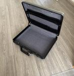 koffer van hard kunststof Zilverkleur, Sieraden, Tassen en Uiterlijk, Koffers, Gebruikt, Hard kunststof, Slot, Minder dan 50 cm