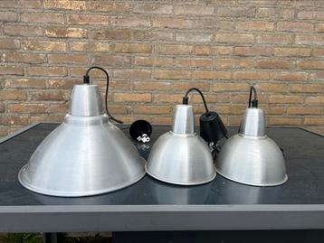 Rvs hanglampen t.e.a.b. beschikbaar voor biedingen