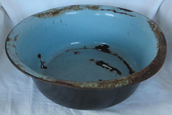 Oude brocante emaille schaal met schade. Decoratie. Kerstmis, Antiek en Kunst, Antiek | Emaille, Ophalen of Verzenden