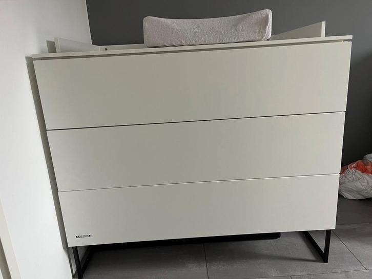 Kidsmill Intense II babybed en commode 3L, Kinderen en Baby's, Kinderkamer | Commodes en Kasten, Zo goed als nieuw, 90 tot 105 cm