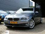 BMW 5-serie 528i Executive Aut|360 Camera|Leder|Navi|Nap!, Te koop, Zilver of Grijs, Benzine, Airconditioning