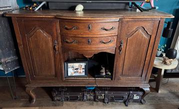 Vintage dressoir. beschikbaar voor biedingen