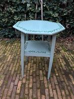 Houten tafeltje met decoratie, Gebruikt, 55 tot 75 cm, Overige vormen, Hout