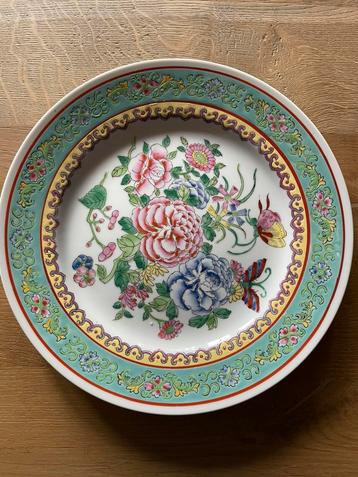 Chinees bord bloemen beschikbaar voor biedingen