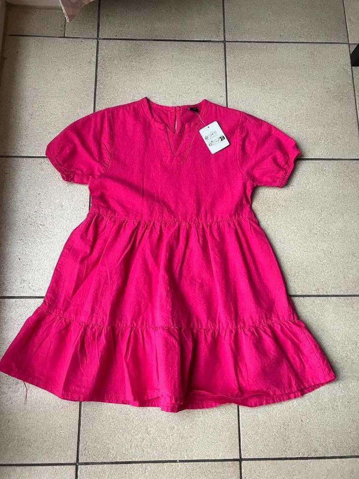 Nieuw donkerroze / paars jurkje - Maat 134, Kinderen en Baby's, Kinderkleding | Maat 134, Nieuw, Meisje, Jurk of Rok, Ophalen of Verzenden
