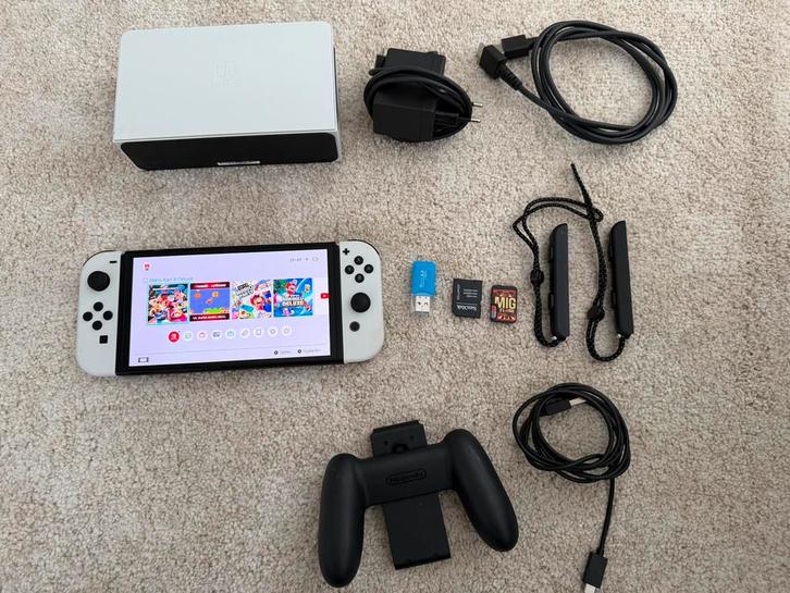 Nintendo Switch Oled (R9 Card), Spelcomputers en Games, Spelcomputers | Nintendo Switch, Zo goed als nieuw, Switch OLED, Met 1 controller