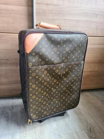 Louis Vuitton (look-a-like) koffer/suitcase beschikbaar voor biedingen