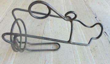 SALE Franse brocante doorleefde flessenhouder beschikbaar voor biedingen