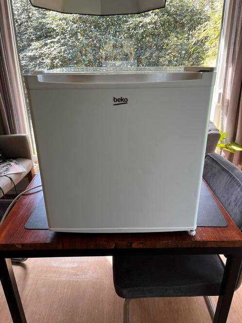 Beko mini koelkast (RSO46WEUN), Witgoed en Apparatuur, Vriezers en Diepvrieskisten, Gebruikt, Vrijstaand, Minder dan 85 cm, Minder dan 60 cm