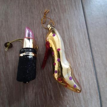 2 kerstballen lipstick en schoentje. Prijs 3,75 per stuk beschikbaar voor biedingen