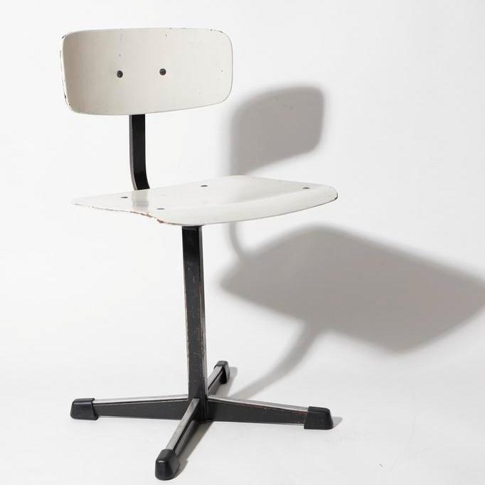 Vintage SCHOOLSTOEL kinderstoel wit industrieel stoeltje, Kinderen en Baby's, Kinderkamer | Tafels en Stoelen, Gebruikt, Stoel(en)