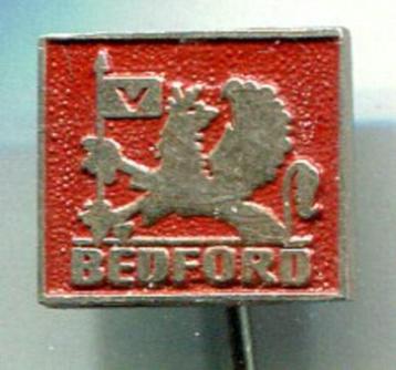 Bedford rood op zilverkleurig auto speldje ( A_082 ) beschikbaar voor biedingen