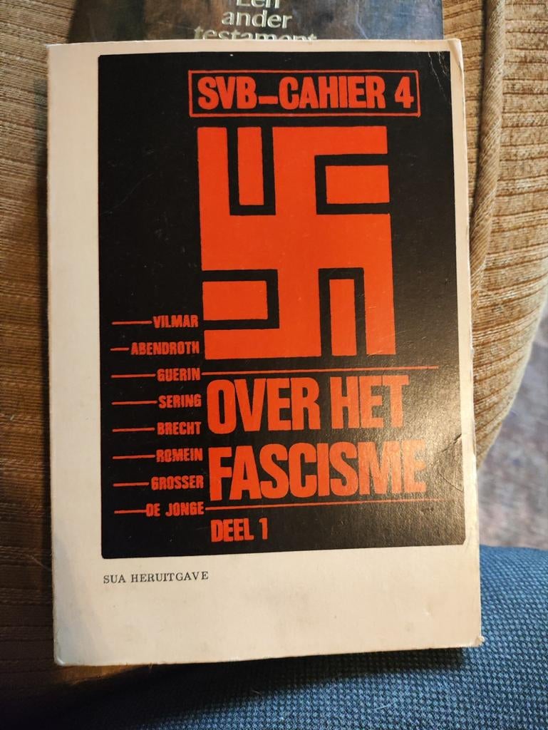 SVB-Cahier 4 & 5 - Over het Fascisme (Deel 1 & 2), Gelezen, Europa, Diverse auteurs, Ophalen of Verzenden