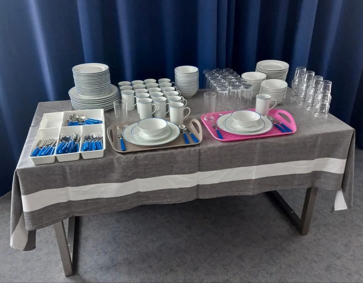 Servies met Borden, Schaaltjes, Bekers, Glazen en Bestek, Huis en Inrichting, Keuken | Servies, Gebruikt, Bord(en), Effen, Porselein