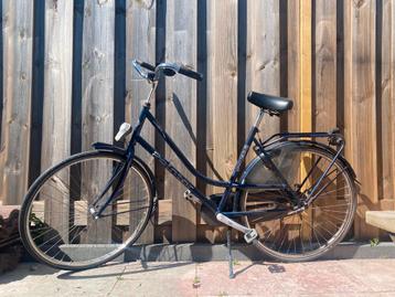 Dames fiets met nieuwe achterband beschikbaar voor biedingen