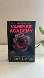 Vampire Academy – Richelle Mead (10th Anniversary Edition), Boeken, Fantasy, Ophalen of Verzenden, Gelezen