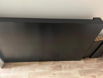 Eettafel zwart hout zo goed als nieuw beschikbaar voor biedingen