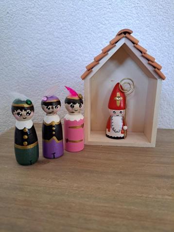 Huisje met sint en pietjes pegdolls beschikbaar voor biedingen