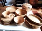 servies antiek aardewerk in trendy bruin 40-delig €45, Ophalen of Verzenden