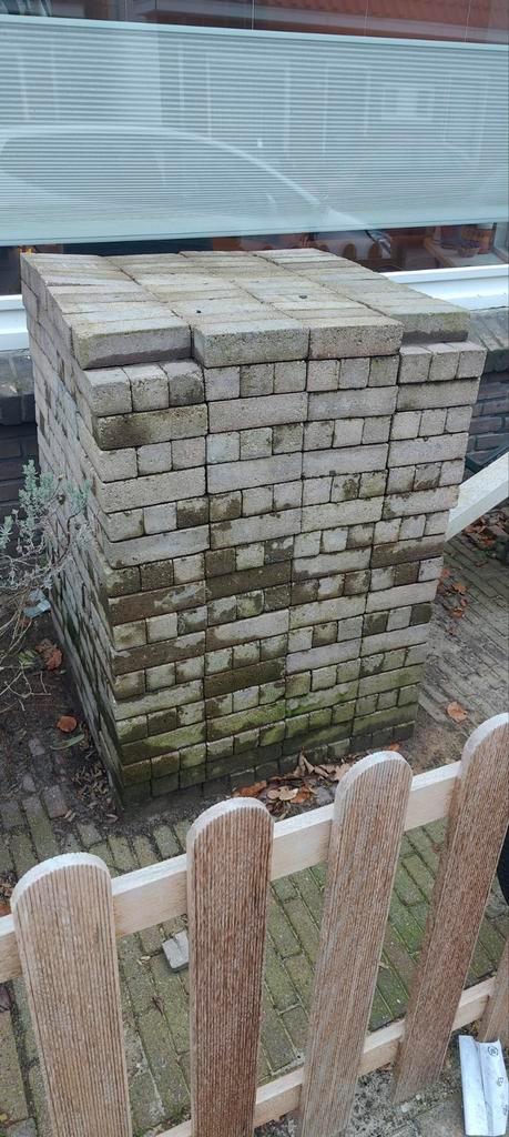 Gratis Klinkers / Waaltjes (beton)  11,5m2, Tuin en Terras, Tegels en Klinkers, Gebruikt, Klinkers, Overige materialen, 10 m² of meer
