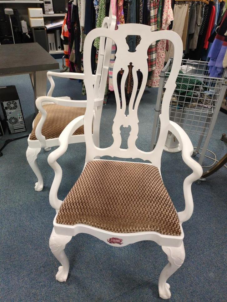 Twee witte brocante stoelen, Huis en Inrichting, Stoelen, Gebruikt, Twee, Hout, Stof, Wit, Ophalen of Verzenden