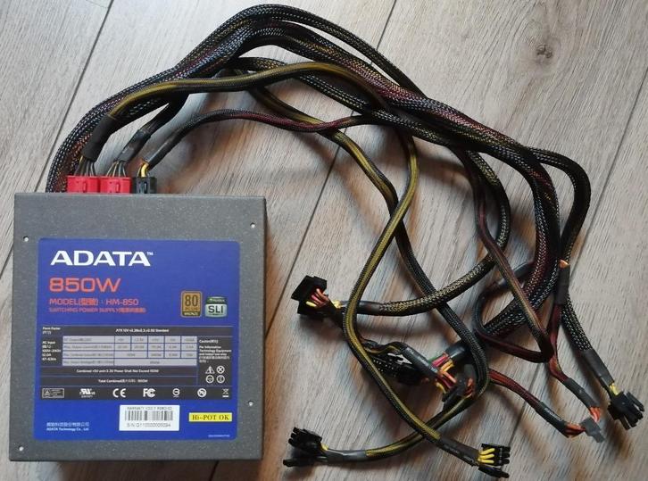 Adata 850 watt tri-color LED voeding, Computers en Software, Interne voedingen, Zo goed als nieuw, Ophalen of Verzenden