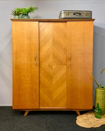 Midcentury kledingkast jaren 50/60 retro design linnenkast beschikbaar voor biedingen