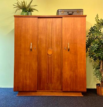 Vintage kledingkast jaren 50/60 retro linnenkast kast beschikbaar voor biedingen