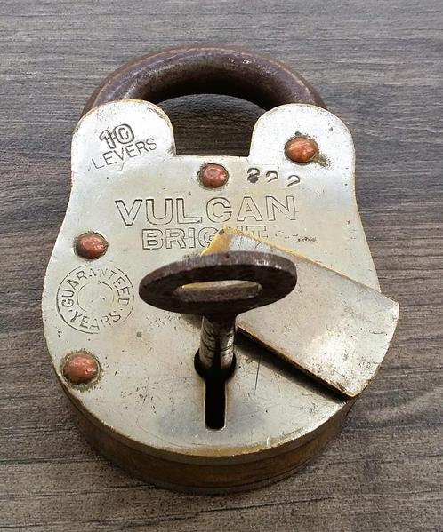Om 1910 - 1925 GROOT Zwaar Hangslot Hang Slot met Sleutel, Antiek en Kunst, Antiek | Gereedschap en Instrumenten, Ophalen of Verzenden