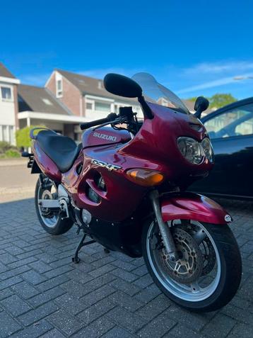 Suzuki gsx 750f in onderdelen beschikbaar voor biedingen