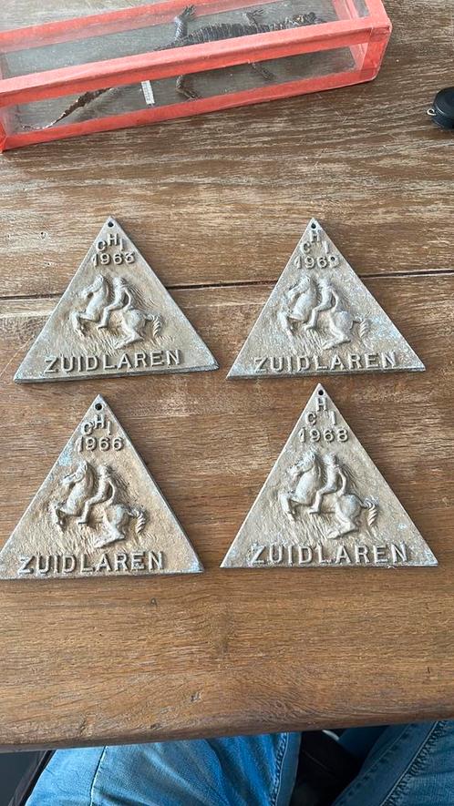 Giet aluminium bordjes Concours Hippique International, Antiek en Kunst, Curiosa en Brocante, Ophalen of Verzenden