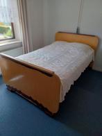 Vintage ledikant + commode en nachtkastje, Ophalen, Gebruikt, Twijfelaar