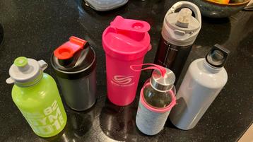 Verschillede (sport/shake) drinkflessen beschikbaar voor biedingen