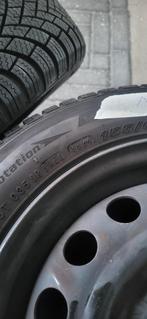 Winterbanden 155/65 R14 op velg - Toyota Aygo/Peugeot 107, 14 inch, Gebruikt, 155 mm, Banden en Velgen