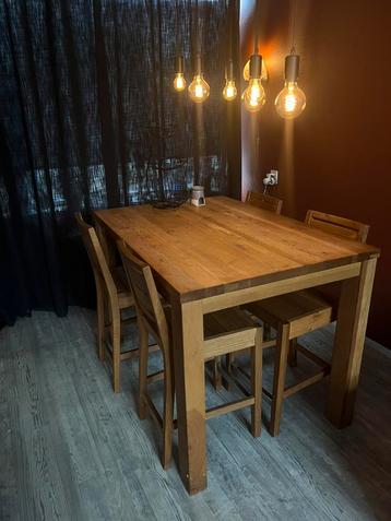 (Bar) eerkamer tafel beschikbaar voor biedingen