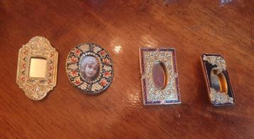 4 fotobroches om uw dierbare bij u te dragen. Prijs per stuk beschikbaar voor biedingen